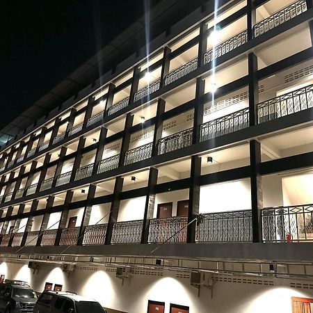 Tokyo Hotel Nakhonratcsaszima Kültér fotó